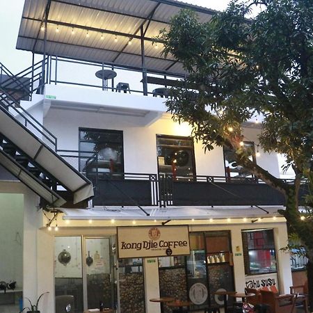 Bu Sepuh Guesthouse Sangkanurip Zewnętrze zdjęcie