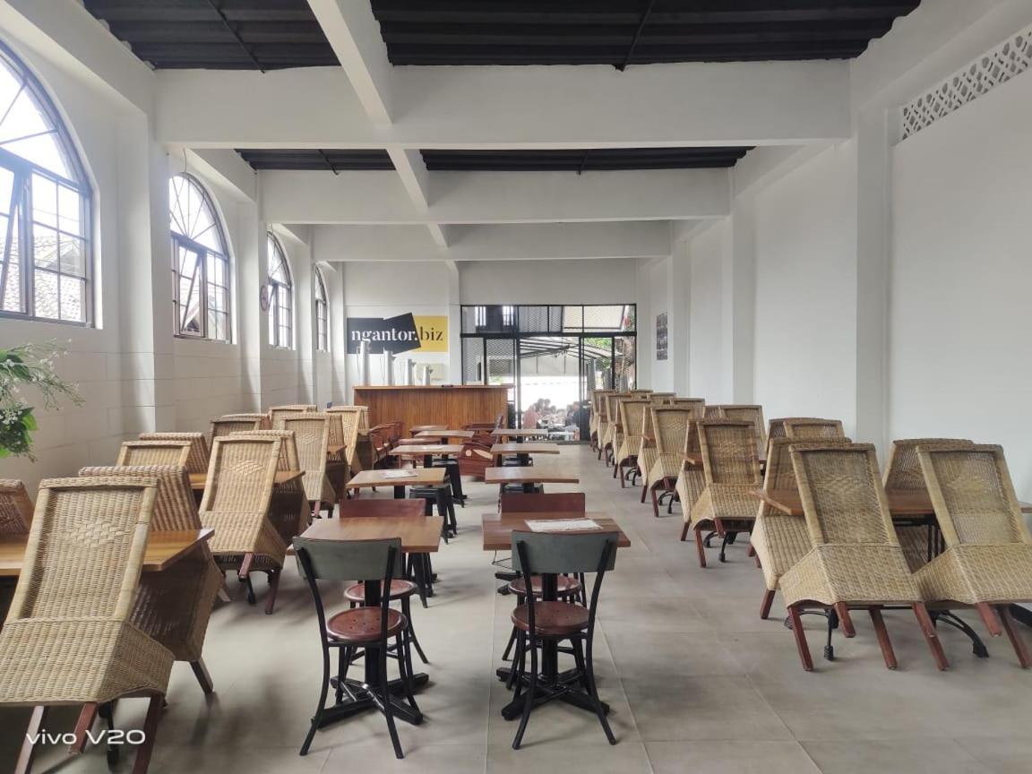 Bu Sepuh Guesthouse Sangkanurip Zewnętrze zdjęcie