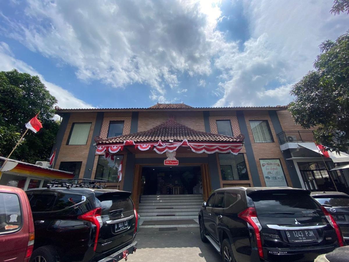 Bu Sepuh Guesthouse Sangkanurip Zewnętrze zdjęcie