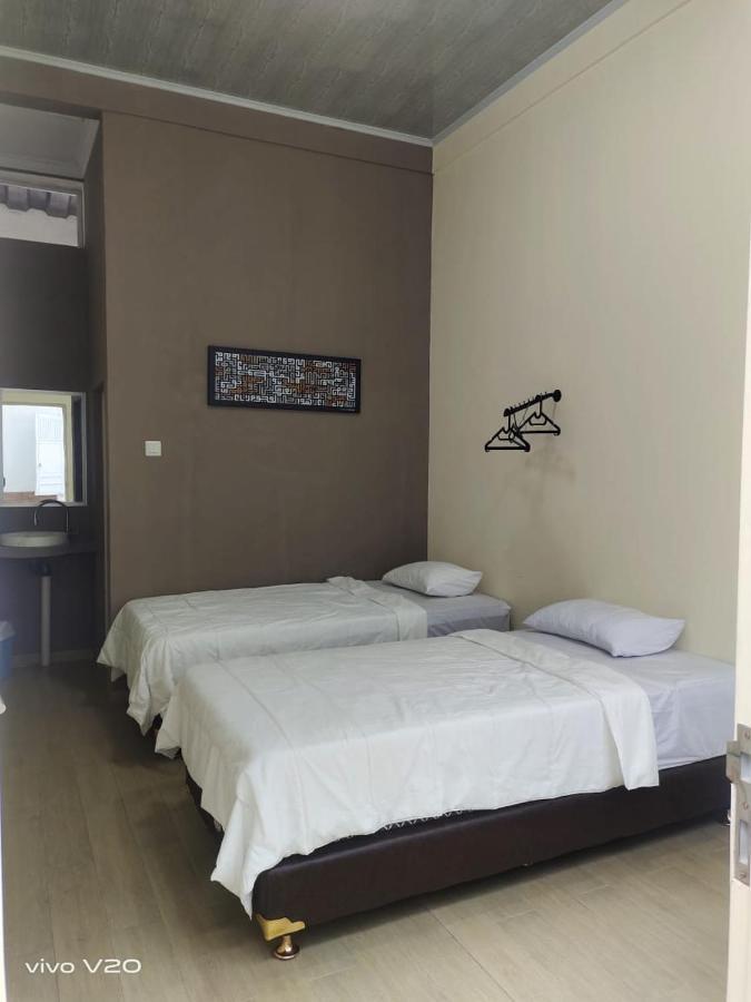 Bu Sepuh Guesthouse Sangkanurip Zewnętrze zdjęcie