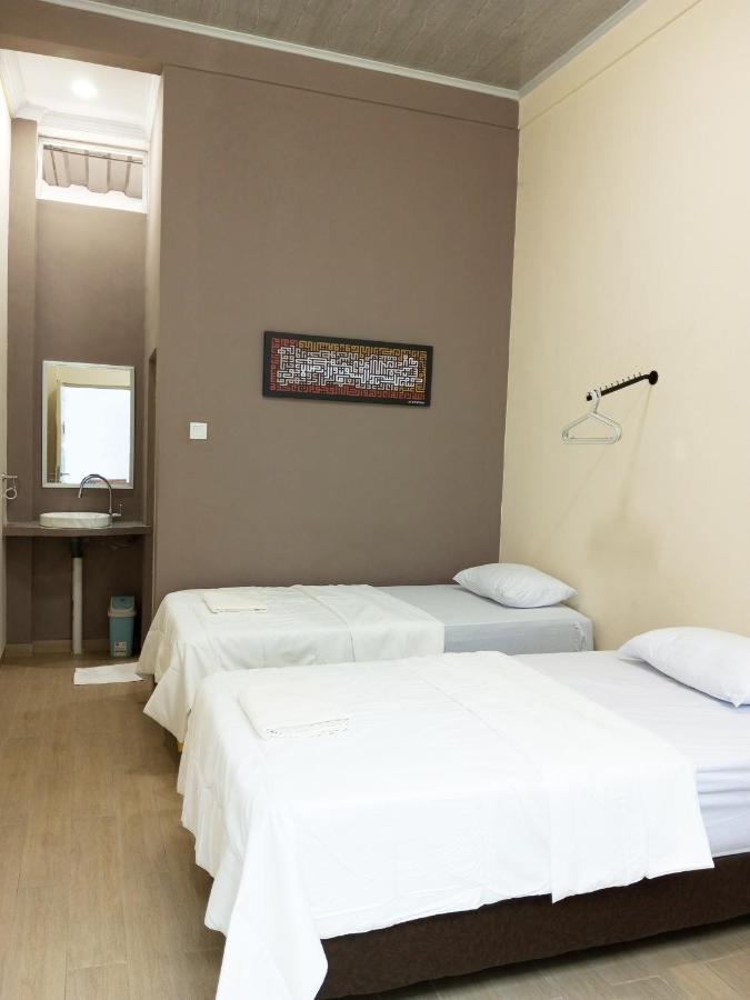 Bu Sepuh Guesthouse Sangkanurip Zewnętrze zdjęcie