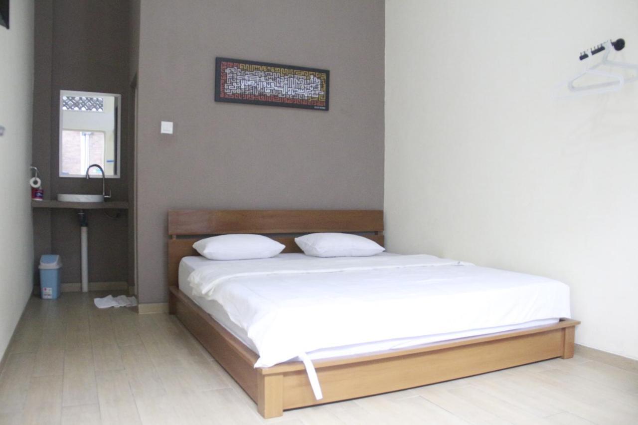 Bu Sepuh Guesthouse Sangkanurip Zewnętrze zdjęcie